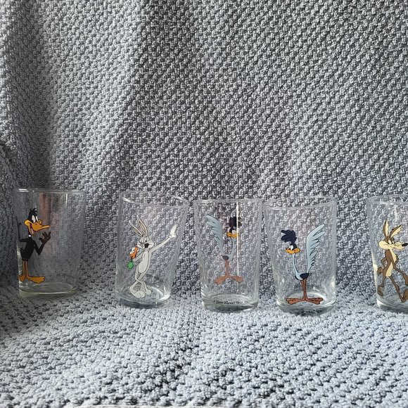1989 Looney Tunes Glass Tumblers | Set of 4+1 Warner Bros Cartoon Glasses - Picture 1 of 8